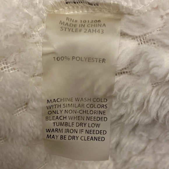 Women's White Robe - Picture 5 of 5